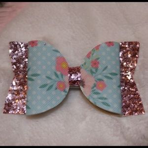 Super sparkly floral medium bow!